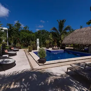 Tsaakik Jungle & Hotel